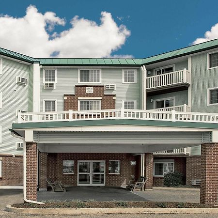 Hotel Baymont By Wyndham Essex Burlington Area Esterno foto