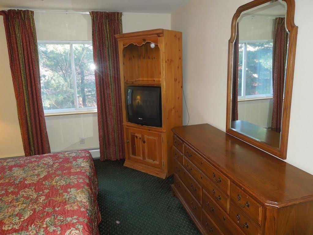 Hotel Baymont By Wyndham Essex Burlington Area Esterno foto