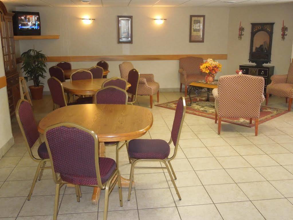 Hotel Baymont By Wyndham Essex Burlington Area Esterno foto