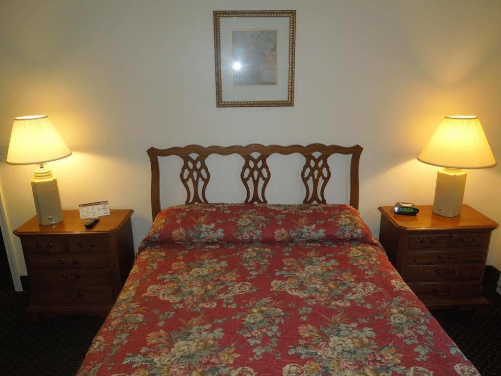 Hotel Baymont By Wyndham Essex Burlington Area Esterno foto