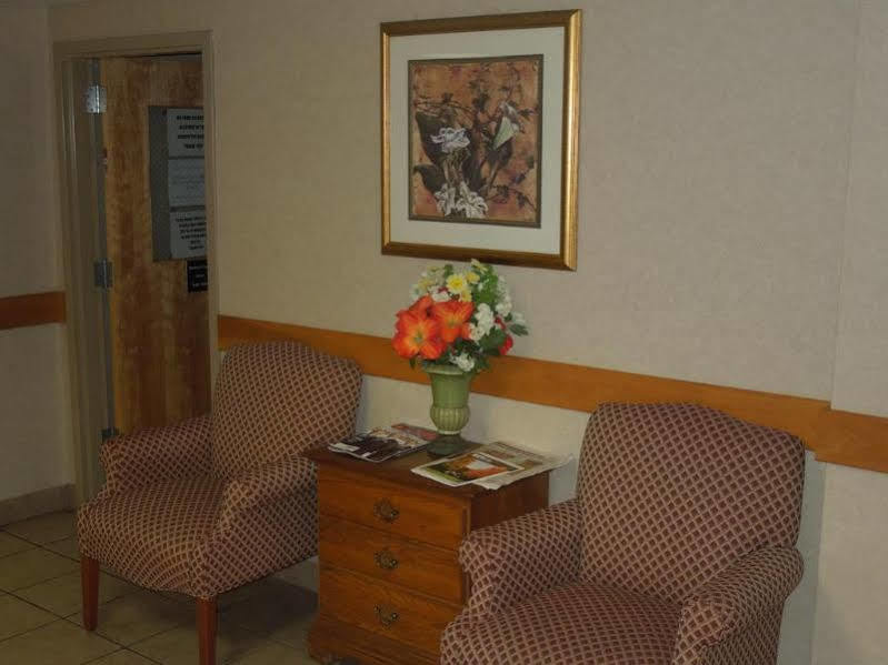 Hotel Baymont By Wyndham Essex Burlington Area Esterno foto