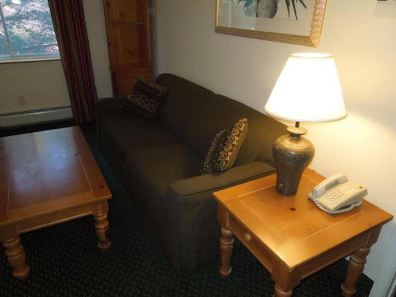 Hotel Baymont By Wyndham Essex Burlington Area Esterno foto