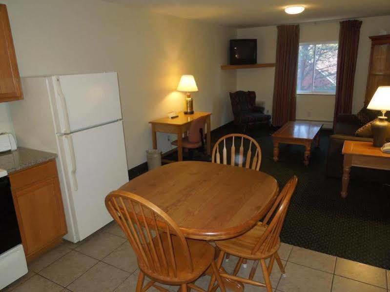 Hotel Baymont By Wyndham Essex Burlington Area Esterno foto