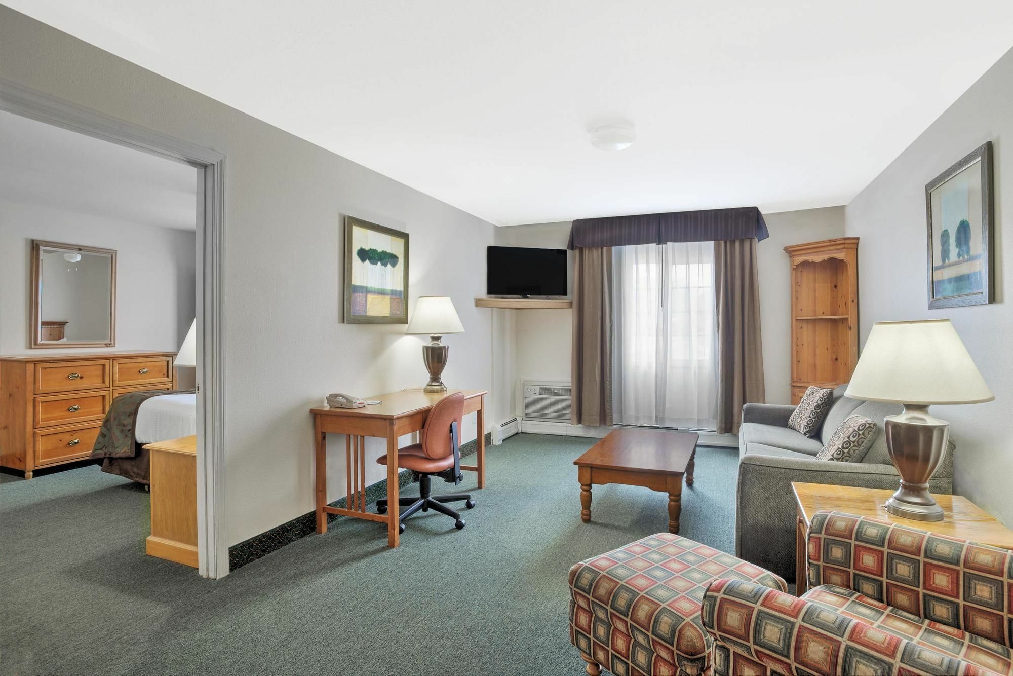 Hotel Baymont By Wyndham Essex Burlington Area Esterno foto