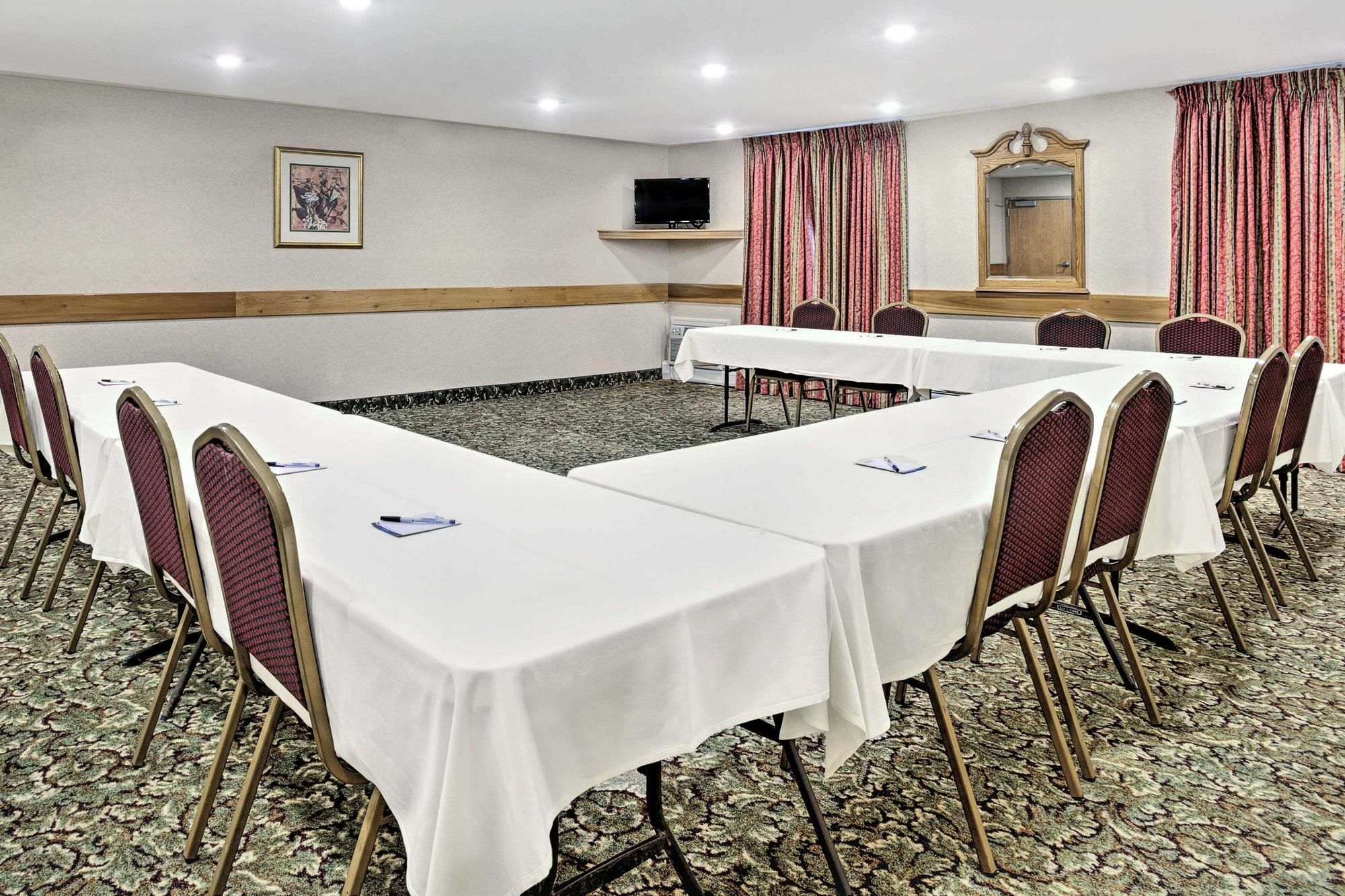 Hotel Baymont By Wyndham Essex Burlington Area Esterno foto