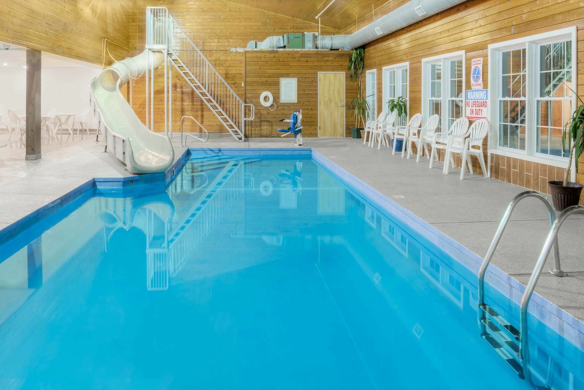 Hotel Baymont By Wyndham Essex Burlington Area Esterno foto