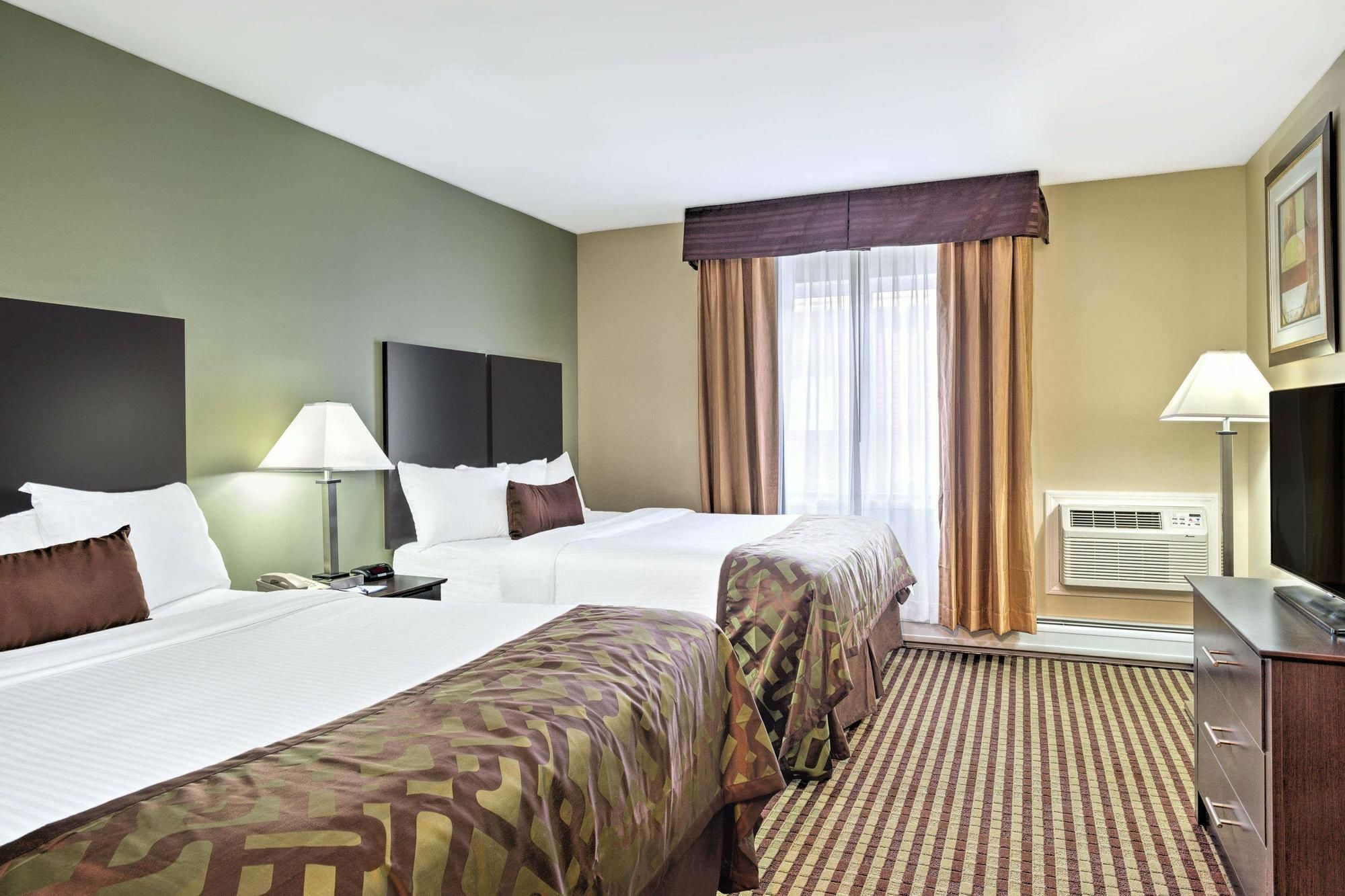 Hotel Baymont By Wyndham Essex Burlington Area Esterno foto