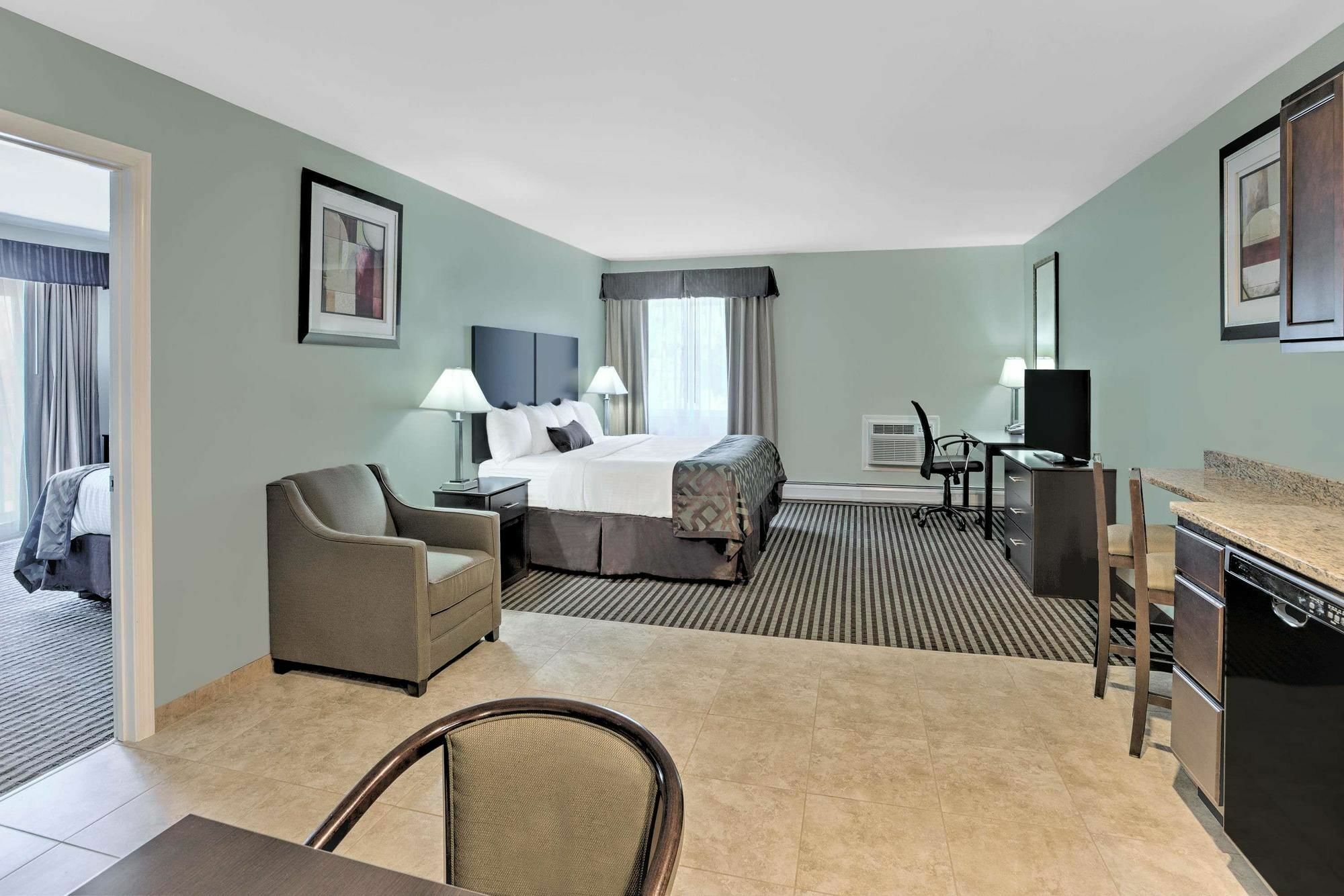 Hotel Baymont By Wyndham Essex Burlington Area Esterno foto