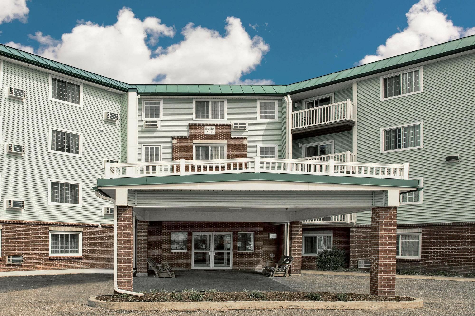 Hotel Baymont By Wyndham Essex Burlington Area Esterno foto