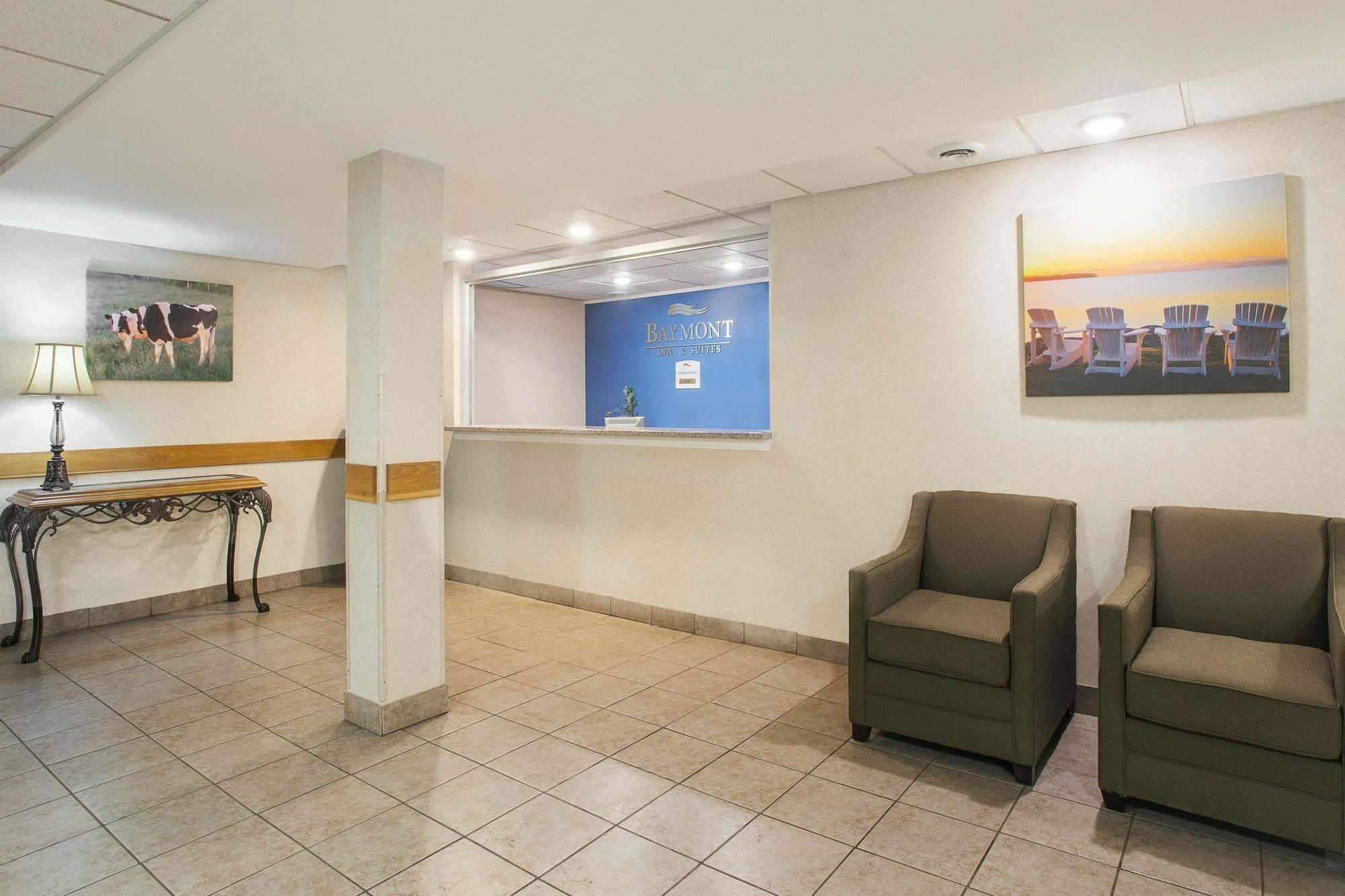 Hotel Baymont By Wyndham Essex Burlington Area Esterno foto