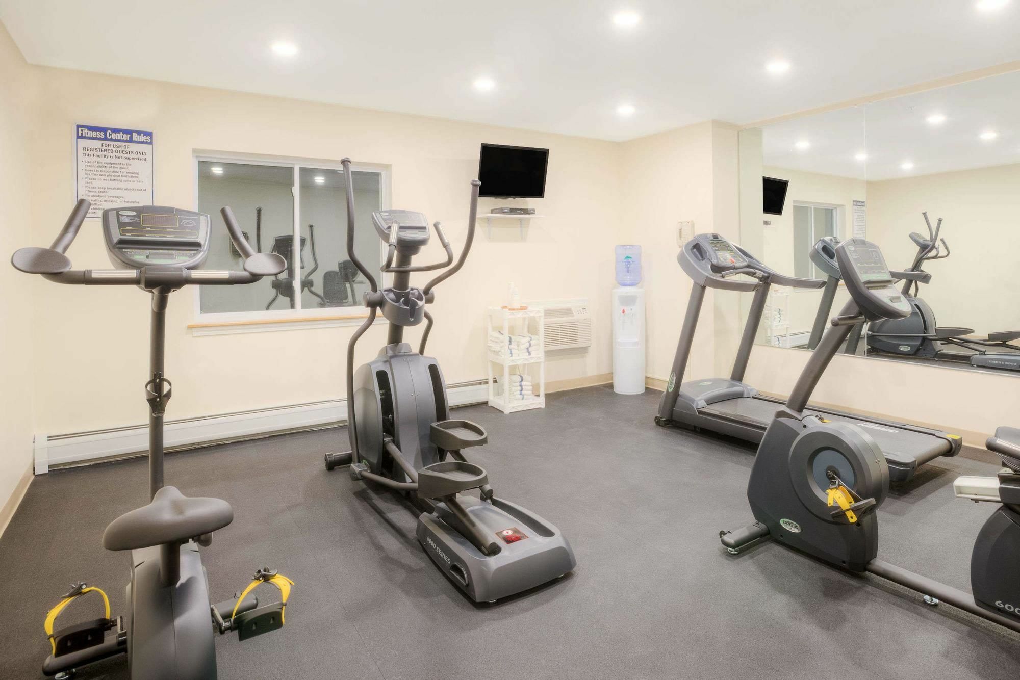 Hotel Baymont By Wyndham Essex Burlington Area Esterno foto